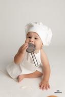 Baby photo shoot Little Cook in the studio